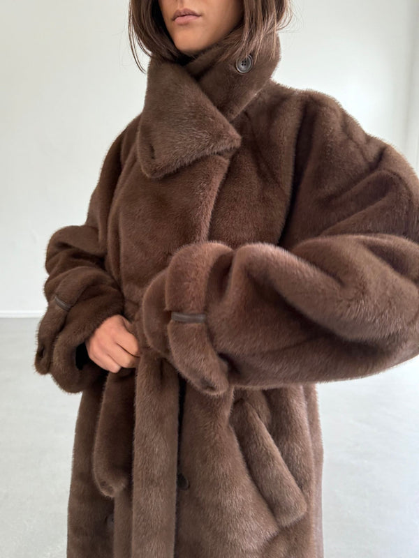 A model showcases a cozy brown MEOTINE coat with a high collar and oversized fit, perfect for stylish winter warmth.