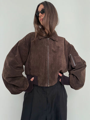 Brown cropped jacket with voluminous sleeves and a zippered pocket, styled with sunglasses, by MEOTINE.