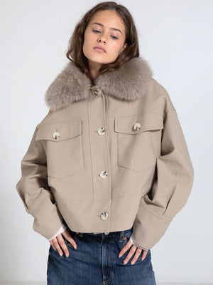 Stylish cropped jacket with a plush fur collar, featuring large pockets and a button-up front, perfect for a chic look by MEOTINE.