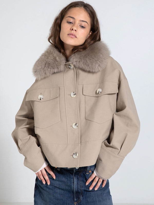 Stylish cropped jacket with a plush fur collar, featuring large pockets and a button-up front, perfect for a chic look by MEOTINE.