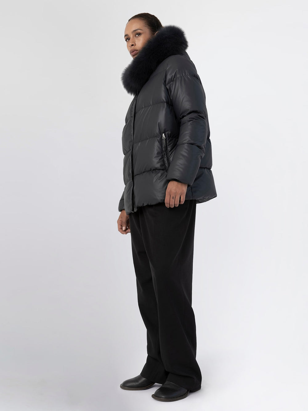 Stylish black puffer jacket with a luxurious fur collar, perfect for winter, featuring a modern fit by MEOTINE.