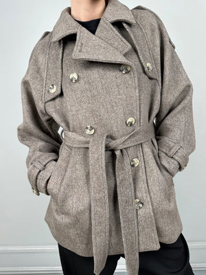 Stylish herringbone coat with a belted waist and double-breasted buttons, perfect for a chic look by MEOTINE.