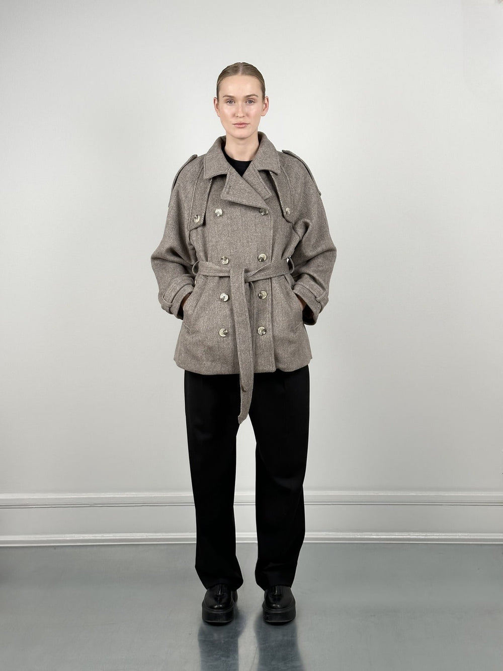 Stylish herringbone coat with a belted waist and double-breasted buttons, perfect for a chic look by MEOTINE.