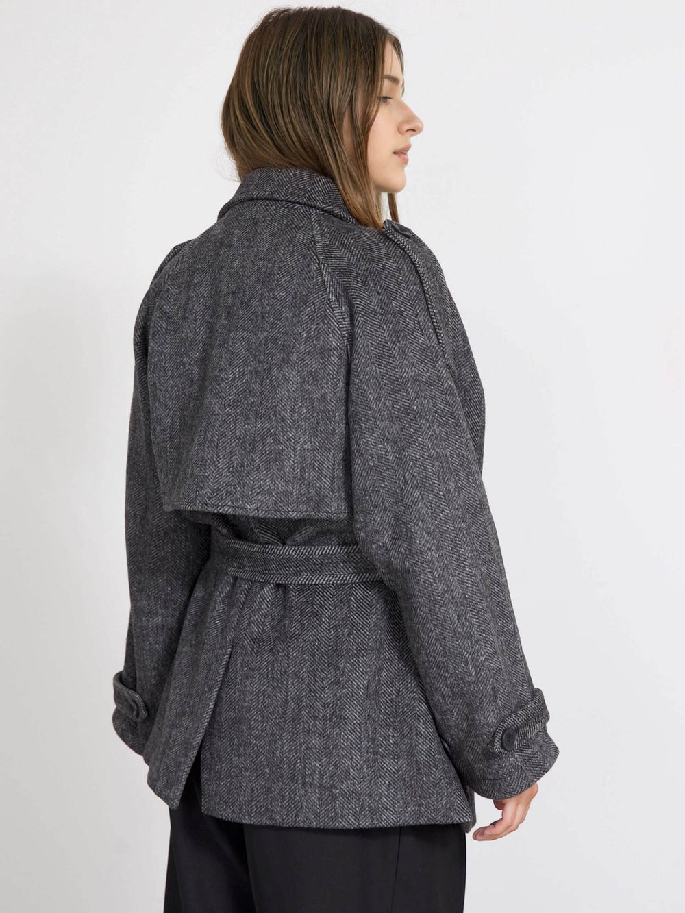 Stylish gray oversized coat with a belt, featuring a double-breasted design and wide lapels, perfect for a chic look by MEOTINE.