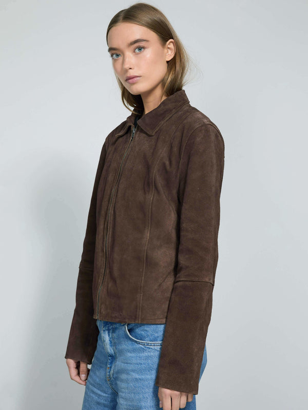 Brown suede jacket with a zip closure, featuring a classic collar and long sleeves, styled with blue jeans. MEOTINE brand.