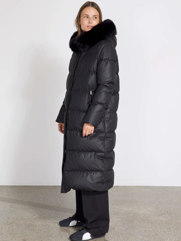 Stylish black puffer coat with a luxurious fur collar, perfect for winter, featuring a sleek silhouette by MEOTINE.