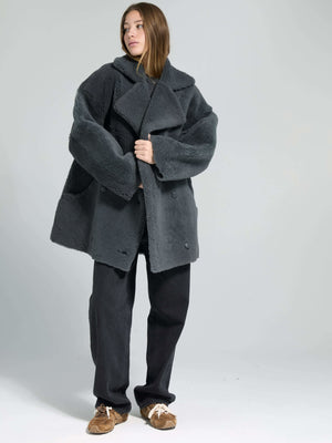 A model showcases a cozy, oversized gray MEOTINE coat paired with black pants, exuding a stylish and comfortable vibe.