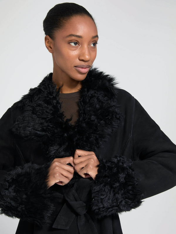 Stylish black coat with a plush fur collar and cuffs, featuring a tie waist, perfect for a chic winter look by MEOTINE.