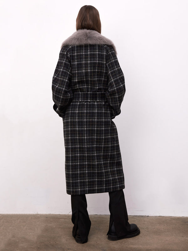 A model showcases a stylish plaid coat with a luxurious fur collar, embodying MEOTINE's chic and sophisticated aesthetic.