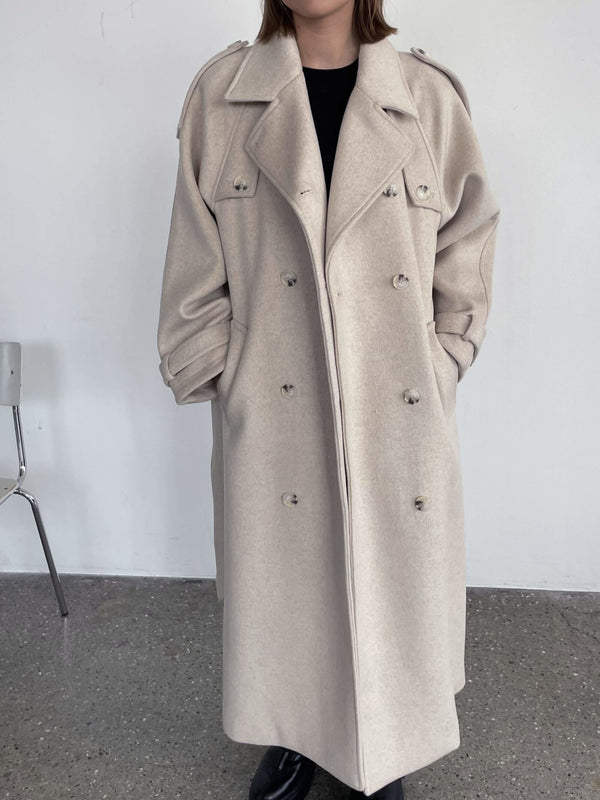 A model wears a stylish beige trench coat with a relaxed fit and double-breasted buttons, showcasing MEOTINE's chic design.