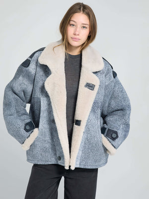 Cozy oversized jacket with a soft faux fur collar and textured gray fabric, perfect for a stylish winter look by MEOTINE.