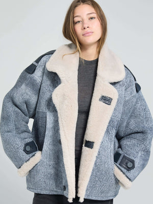Cozy oversized jacket with a soft beige collar and textured gray fabric, perfect for a stylish winter look by MEOTINE.