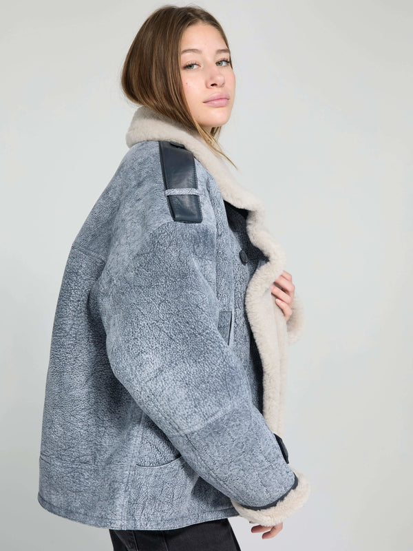 Stylish gray shearling jacket with a cozy fur collar, featuring leather accents, perfect for a chic winter look by MEOTINE.
