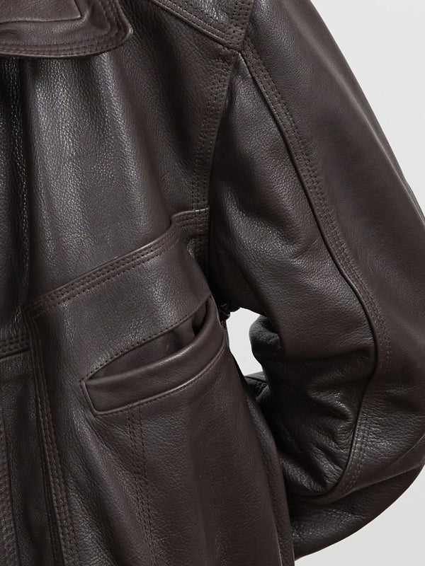 Brown leather jacket featuring a stylish design with pockets, perfect for a chic look. Ideal for any casual occasion. MEOTINE.